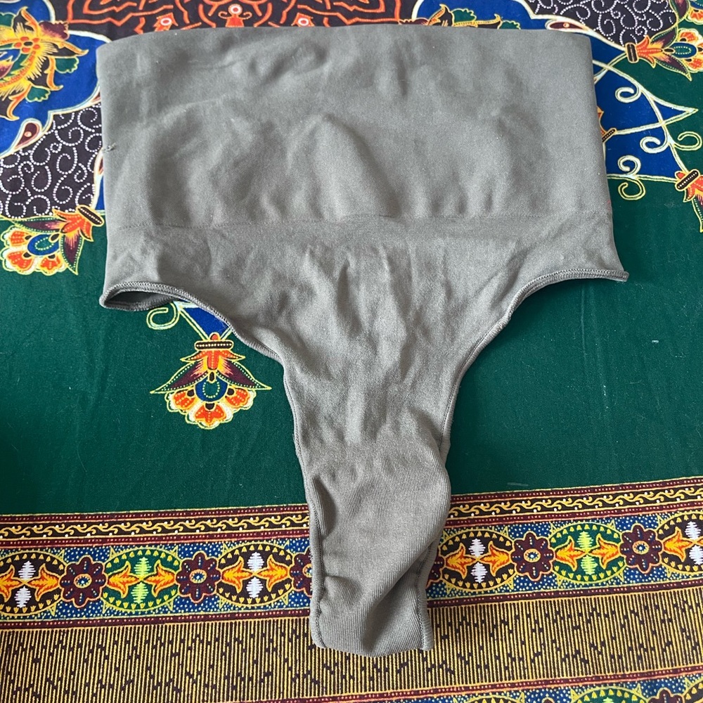 Skims Core Control thong in brown size xL